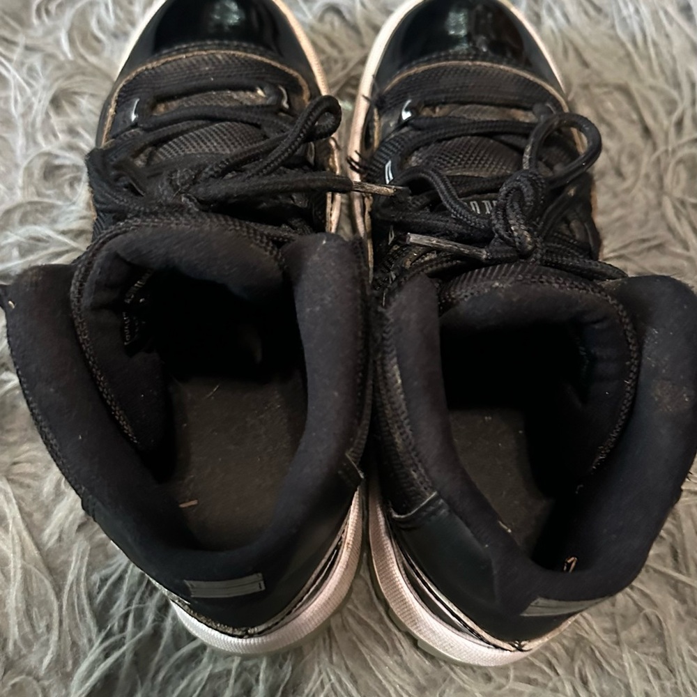 Jordan Kids Black and White Sneakers - Picture 4 of 5